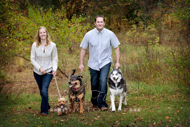 engagement pictures with dogs