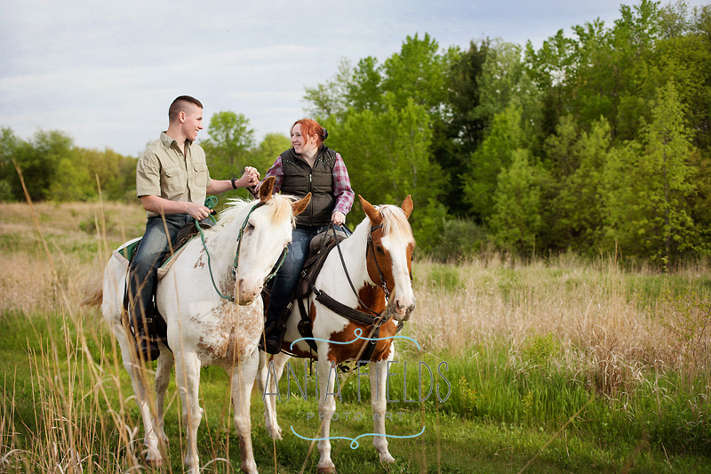 engagement-pictures-with-horses