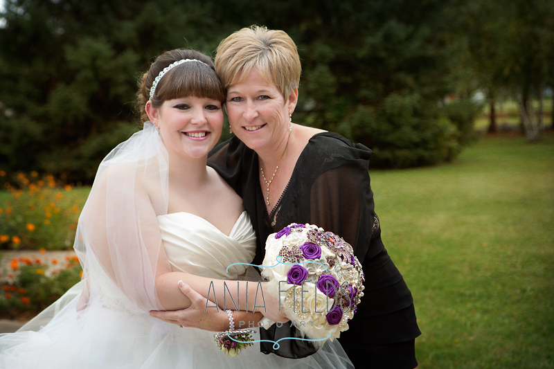 bride with mom photo